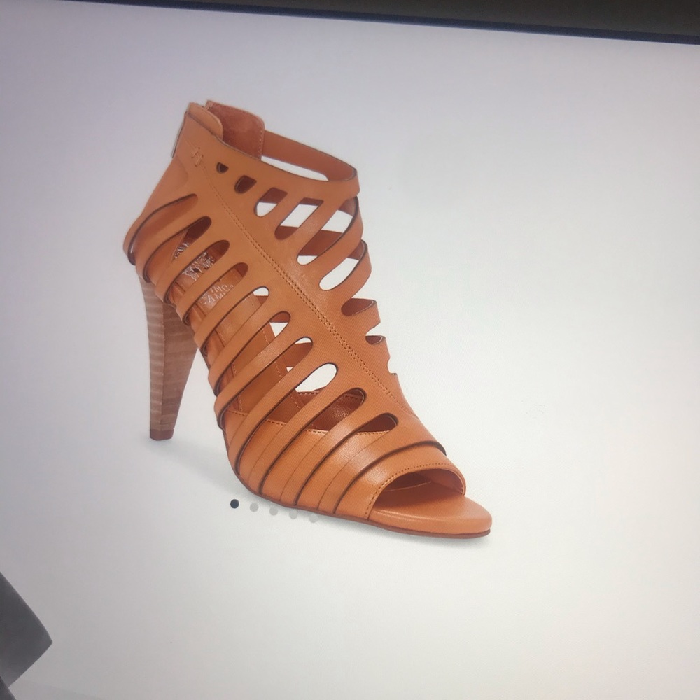 VINCE CAMUTO